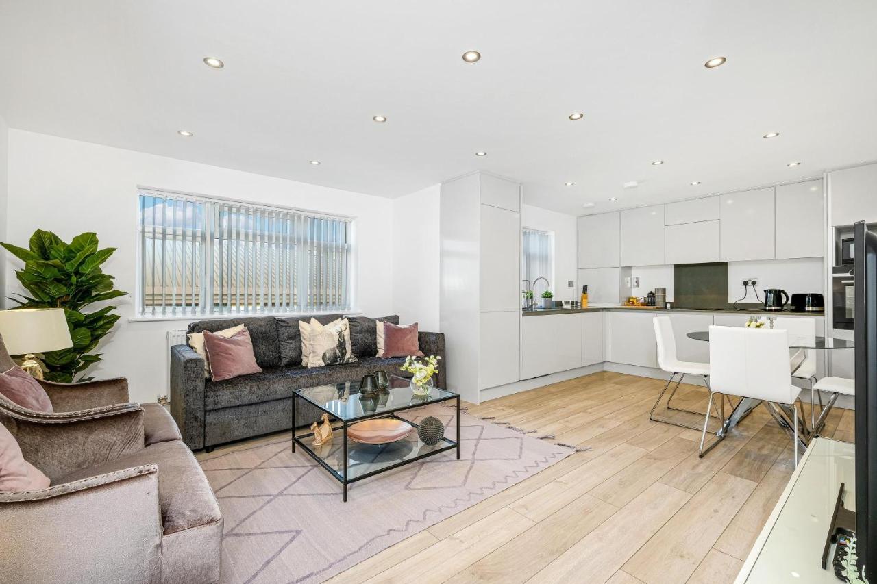 St Martins 2 Bedroom Apartments In Ruislip By 360 Stays Экстерьер фото