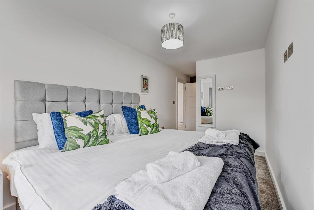 St Martins 2 Bedroom Apartments In Ruislip By 360 Stays Экстерьер фото